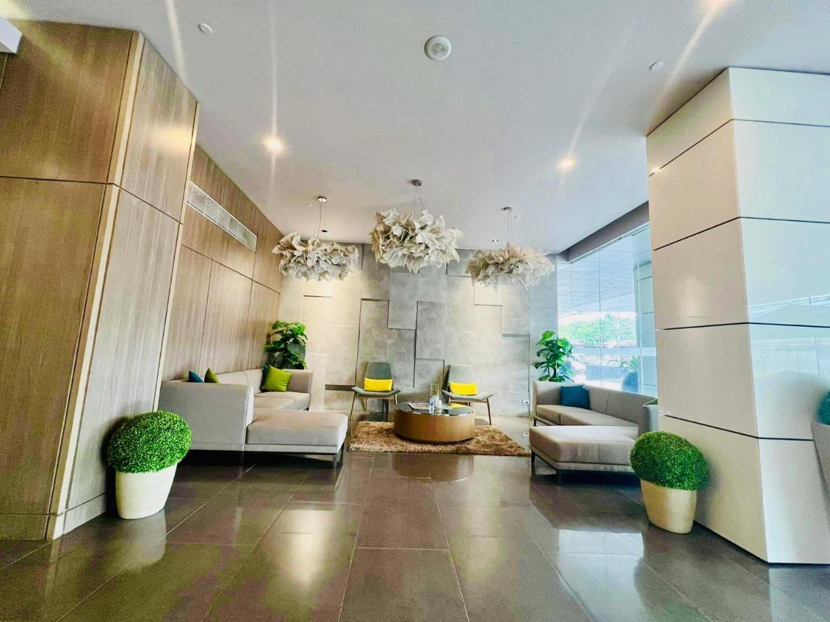 Aeon Towers Studio Suite Davao Stadt Exterior foto